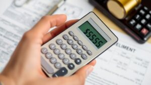 Personal injury settlement calculator with dollar amount.